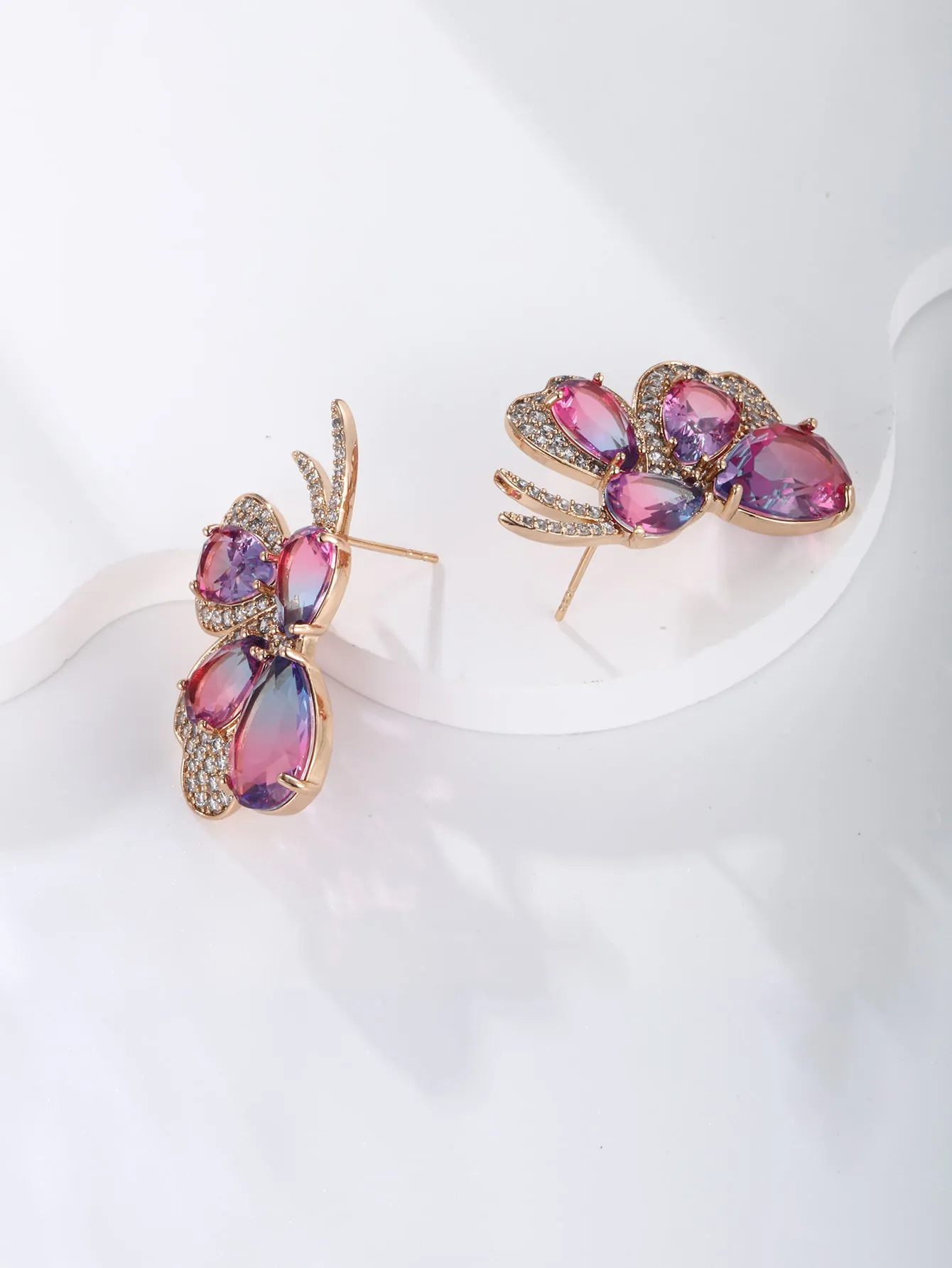 A pair of light luxurious luxurious noble elegant atmosphere imitation crystal Austrian crystal purple butterfly earrings for women party party wear