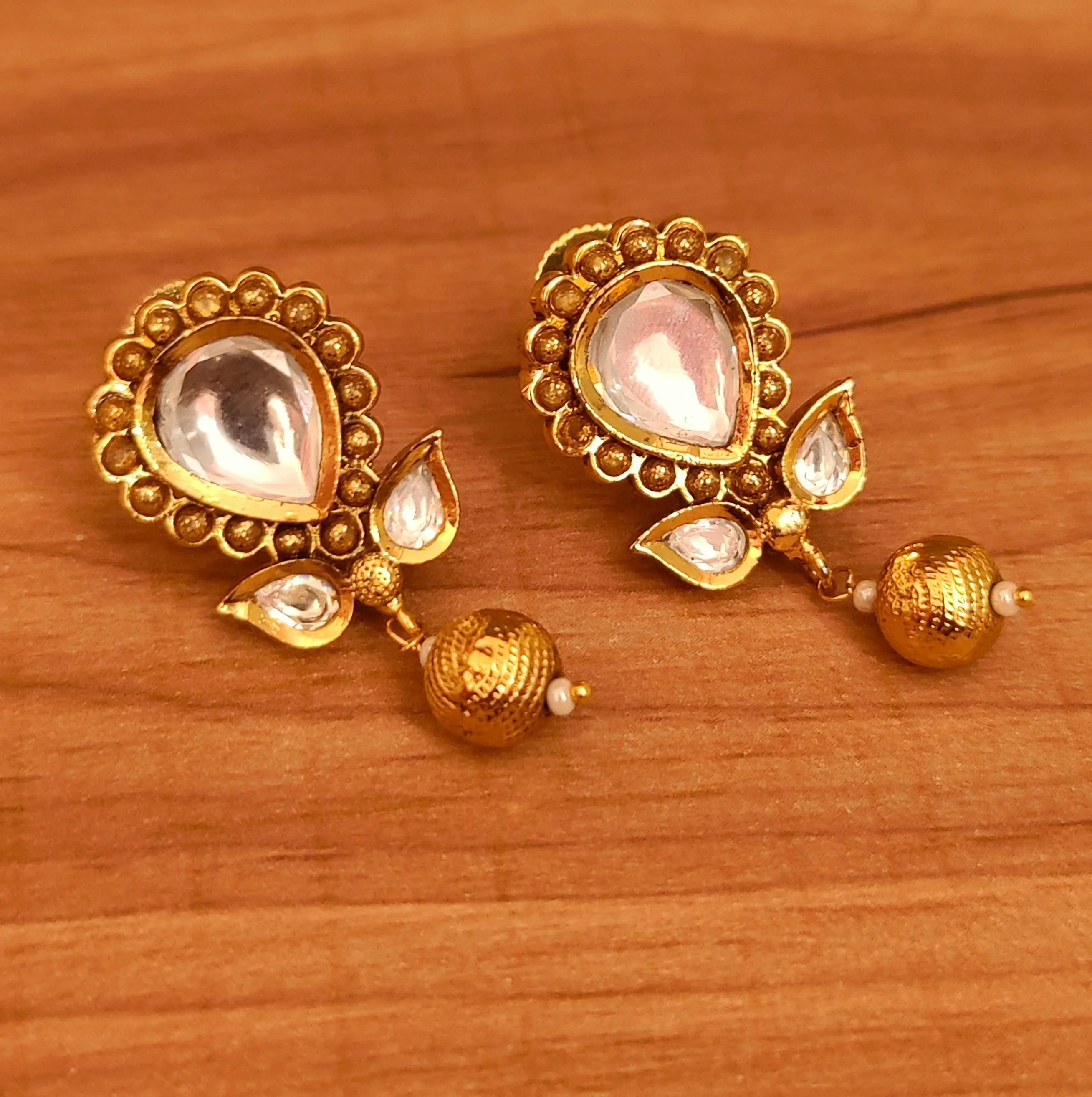 ANTIQUE GOLD KUNDAN POLKI GOLD LOOK STUDS