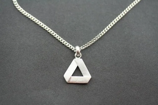 folded triangle pendant on 45 cm link chain