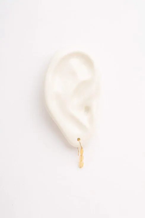 K10 3-grain opal pierced earrings