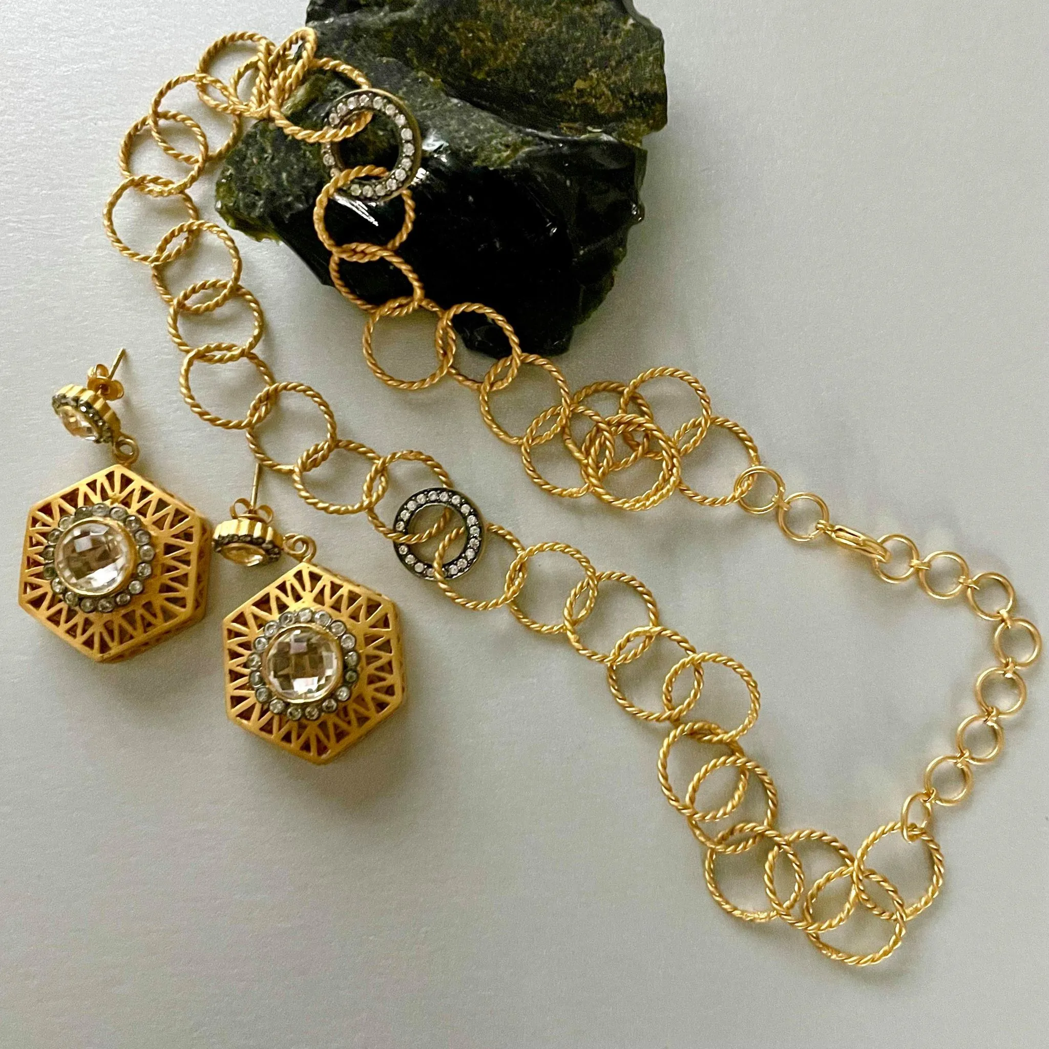 Madeira Artistic Earrings In Gold