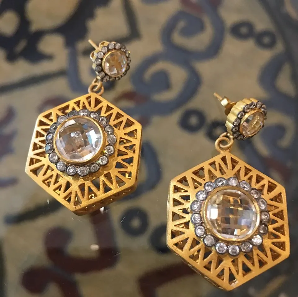 Madeira Artistic Earrings In Gold