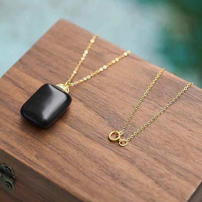 New Retro Series Natural Black Onyx Small Square Necklace