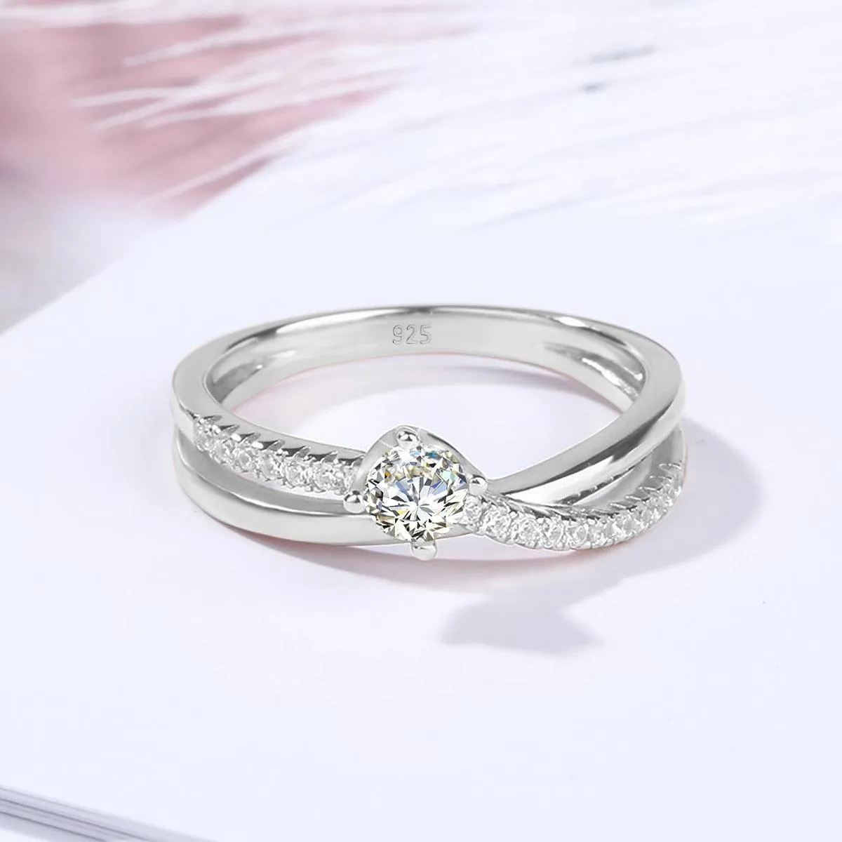 Outstanding Round Cut High Quality Moissanite Diamond High Quality Trendy Delicate Lab Diamond Rings