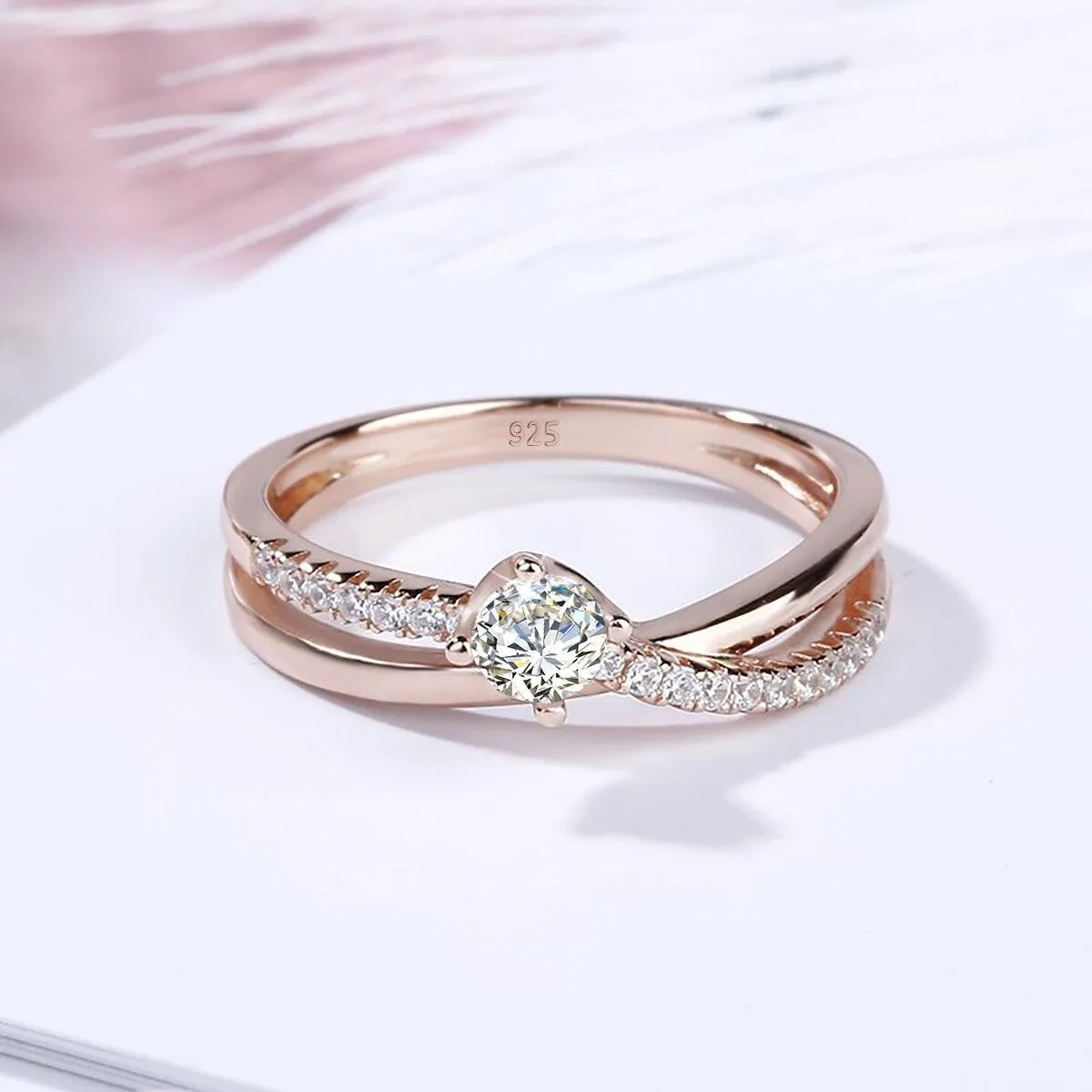 Outstanding Round Cut High Quality Moissanite Diamond High Quality Trendy Delicate Lab Diamond Rings