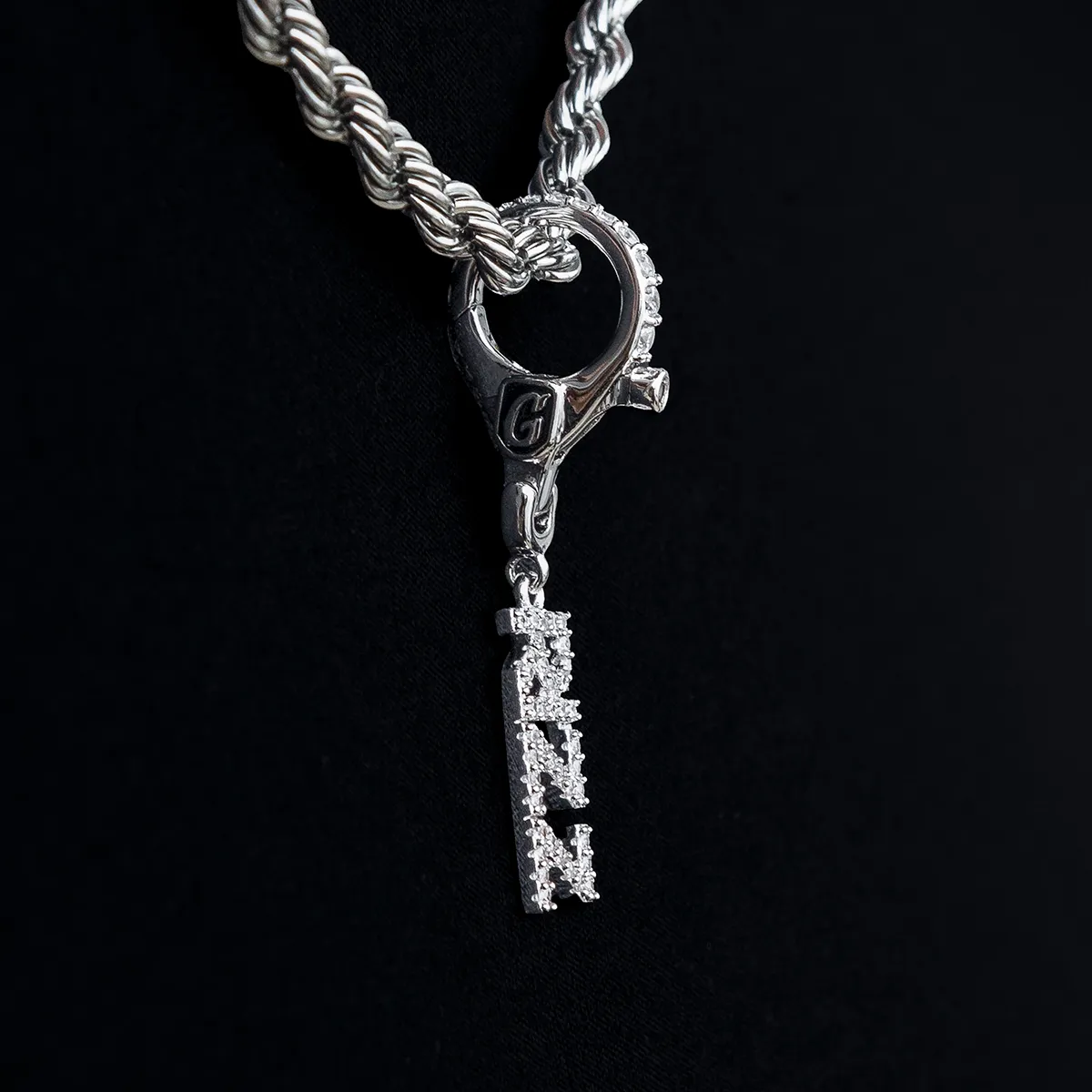 "Rizz" Clip On Pendant in White Gold