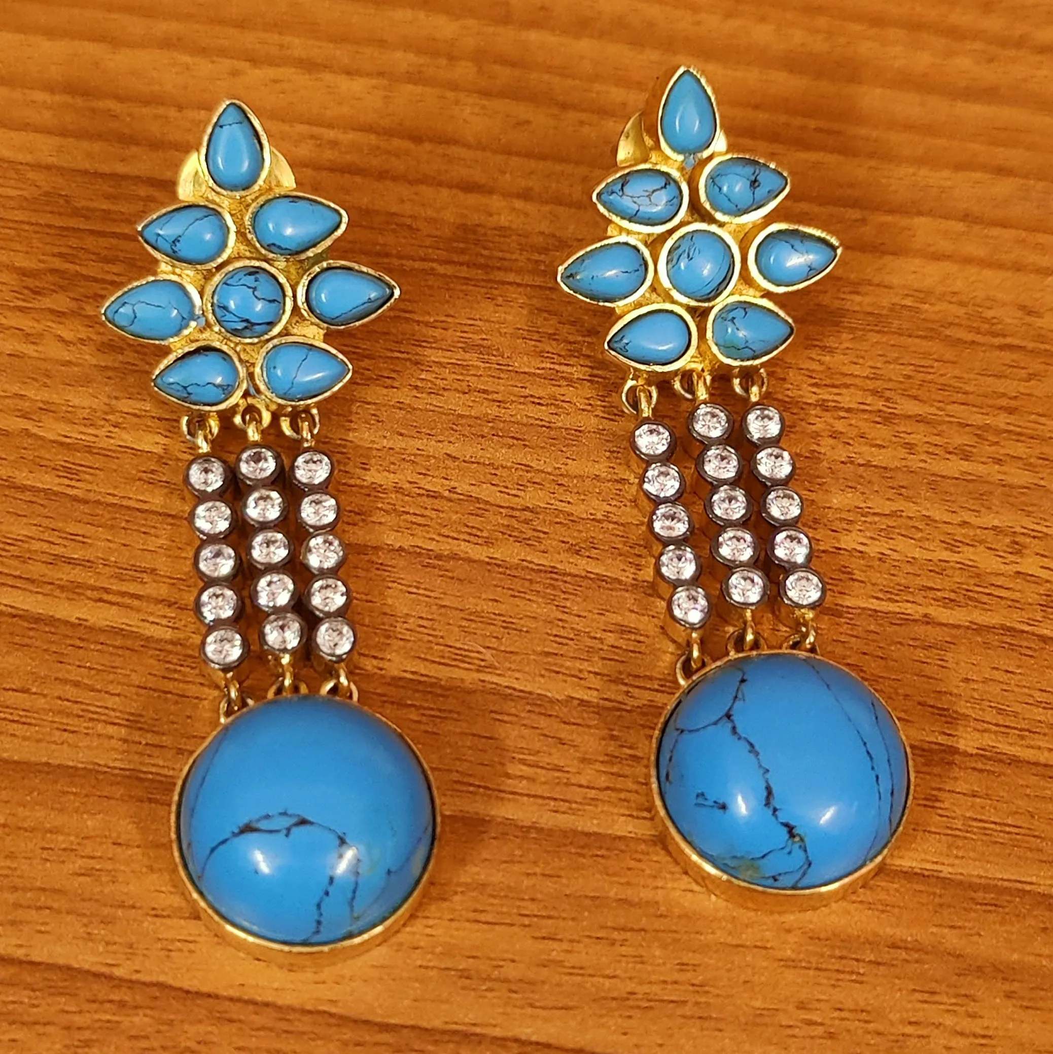 TURQOISE DIAMOND LOOK SUGNITY DANGLERS